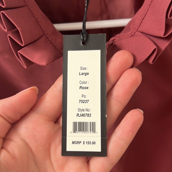 NWT Romeo & Juliet Couture long sleeve cold shoulder blouse in rose color Size L - Picture 6 of 6